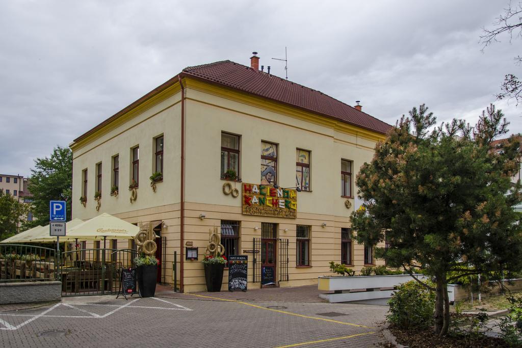 Penzion Hacienda Ranchero Pardubice Zewnętrze zdjęcie